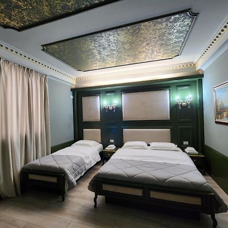 Hotel Lotus Tirana Esterno foto