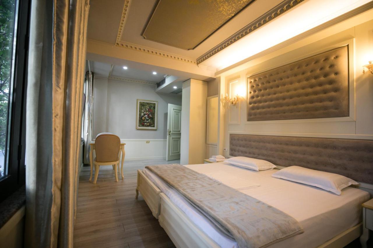 Hotel Lotus Tirana Esterno foto