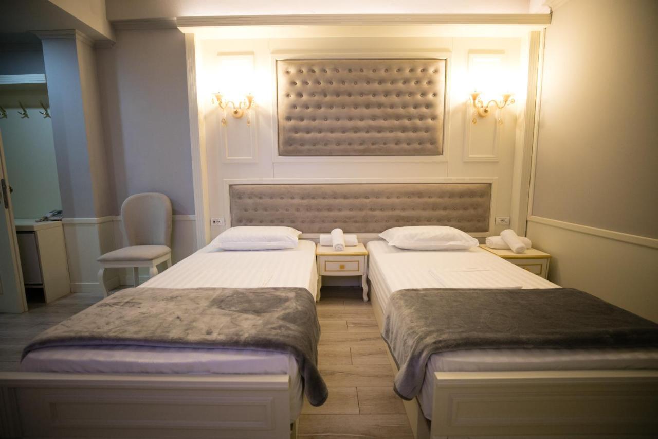 Hotel Lotus Tirana Esterno foto