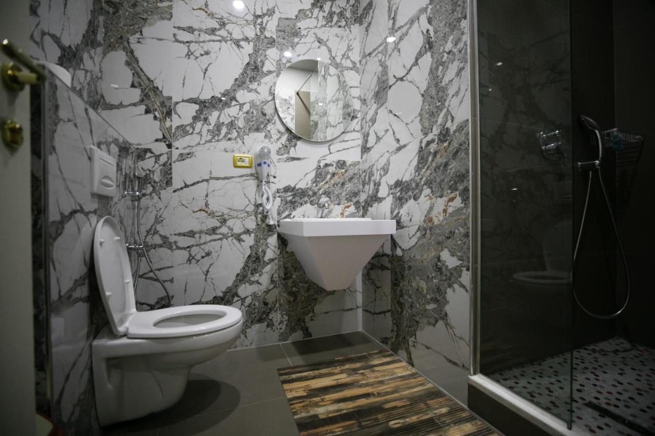 Hotel Lotus Tirana Esterno foto