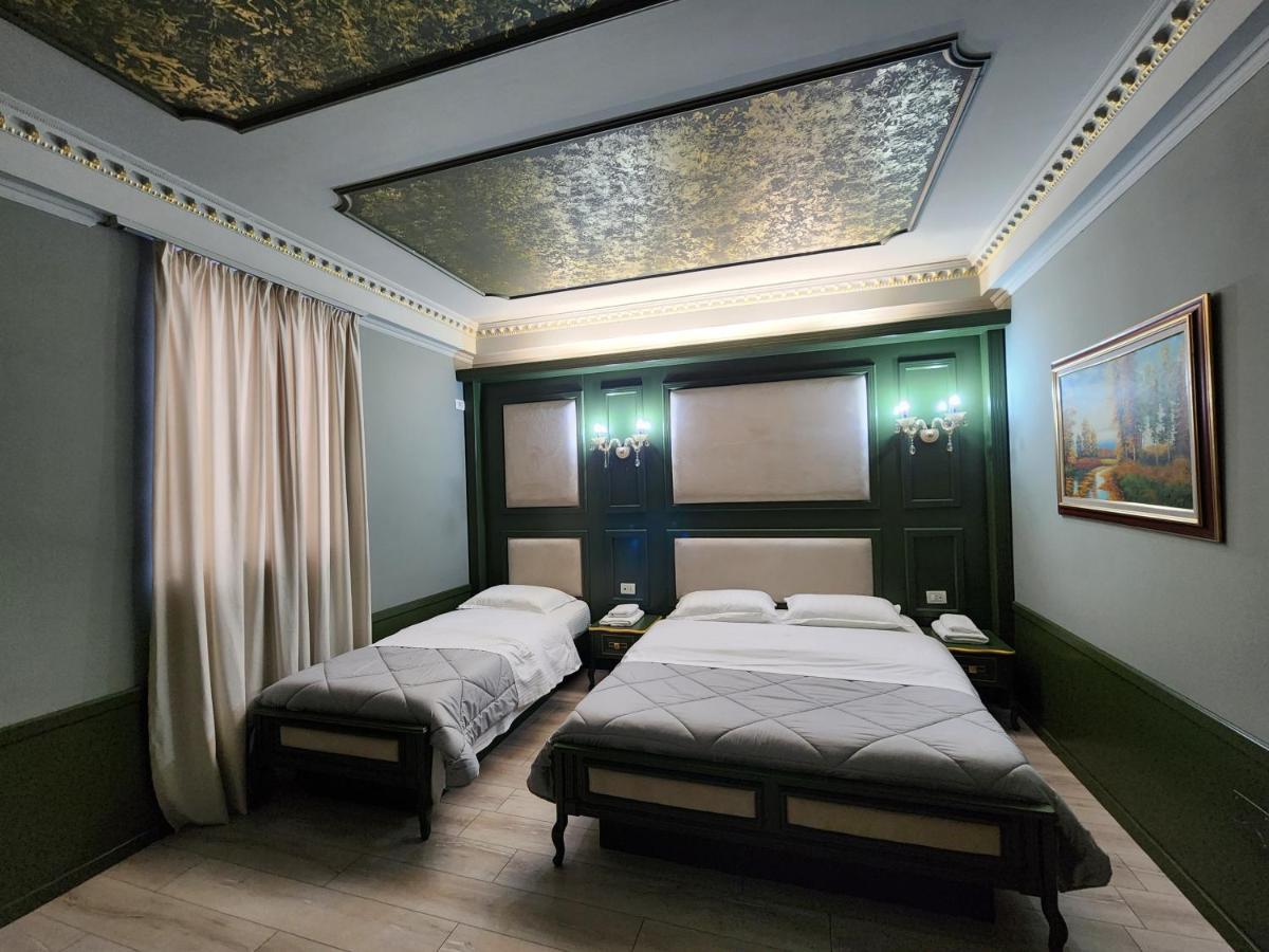 Hotel Lotus Tirana Esterno foto