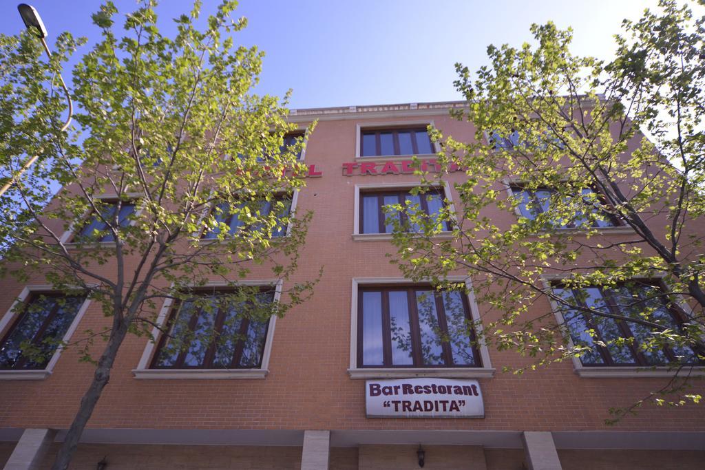 Hotel Lotus Tirana Esterno foto
